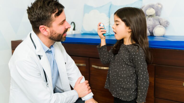 doctor talking to child with asthma